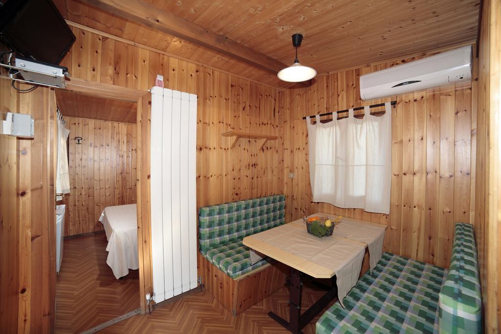Il Frantoio Camping San Bartolomeo Al Mare Oda fotoğraf