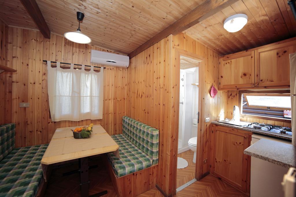 Il Frantoio Camping San Bartolomeo Al Mare Oda fotoğraf